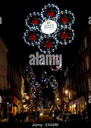 Les lumières de Noël à Monmouth Street, Seven Dials, Covent Garden, Londres Banque D'Images