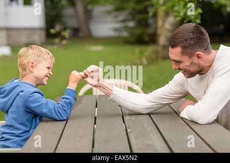 Happy Family in front of house outdoors Banque D'Images