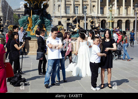Séance de photo de mariage asiatique à Paris Banque D'Images