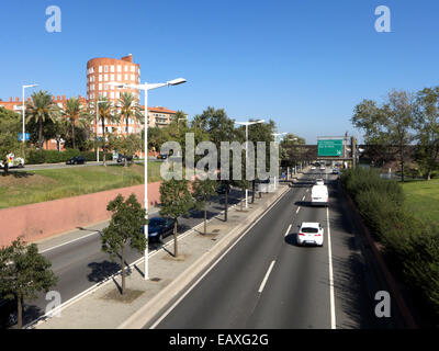 Espagne Catalogne Barcelone Parc Diagonal-Mar immeuble de bureaux le long de la route côtière expressway Banque D'Images