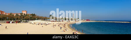 Espagne Catalogne Barcelone activité plage w blue sky Banque D'Images