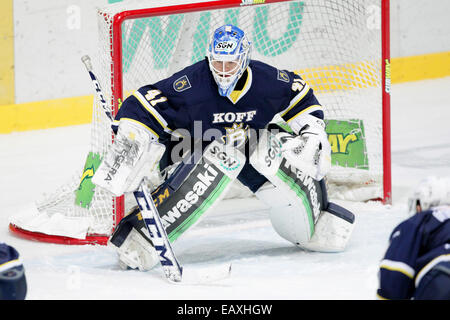 18 novembre 2014 - Espoo, Suomi - Home Dynaida / Karadja Begur Laurikainen de blues au cours de match Ligue de hockey finlandais Lukko vs Blues à Helsinki le 18 novembre 2014. Matti Raivio / Tout sur appuyez sur Banque D'Images