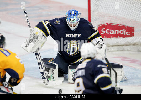 18 novembre 2014 - Espoo, Suomi - Home Dynaida / Karadja Begur Laurikainen de blues au cours de match Ligue de hockey finlandais Lukko vs Blues à Helsinki le 18 novembre 2014. Matti Raivio / Tout sur appuyez sur Banque D'Images