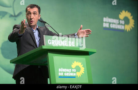 Hambourg, Allemagne. 21 Nov, 2014. Cem Ozdemir, président du parti des Verts parle pendant la conférence des délégués à Hambourg, Allemagne, 21 novembre 2014. Pendant les trois jours de conférence les bases d'autres participations dans d'autres États ainsi qu'à la confédération en 2017 est prévue. Photo : Axel Heimken/dpa/Alamy Live News Banque D'Images