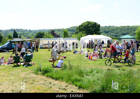 English summer fete pique-nique communautaire dans le Shropshire en Angleterre Anglais England Uk Banque D'Images