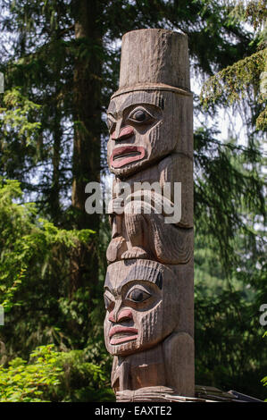 Les totems près de Capilano Suspension Bridge, Vancouver, British Columbia, Canada Banque D'Images