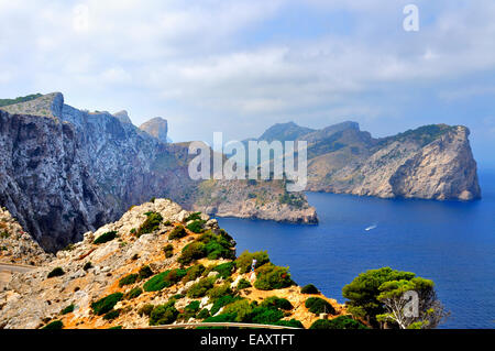 Vue depuis un belvédère dans Le Cap Formentor Majorque Banque D'Images