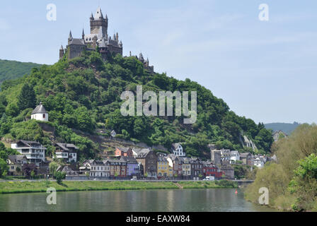 Le château impérial de Cochem Reichsburg, ou, sur la Moselle, GermanyStadt Banque D'Images