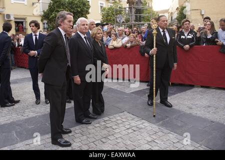 Madrid, Espagne. 21 Nov, 2014. Des proches de l'Espagne de la duchesse d'Alba Pedro Lopez Quesada, Cristina de Borbon-Dos, armoiries de Alfonso Diez, Carlos Fitz-James Stuart y Martinez de Irujo, Eugenia Martinez de Irujo y Fitz-James Stuart, Jacobo Fitz-James Stuart y Martinez de Irujo, sa femme Inka Marti, Alfonso Martinez de Irujo y Fitz-James Stuart, Cayetano Martinez de Irujo y Fitz-James Stuart et Fernando Martinez de Irujo y Fitz-James Stuart assister au service funèbre pour l'Espagne, la duchesse d'Alba à la Cathédrale de Séville le 21 novembre 2014 à Séville, Espagne.Maria del Rosario Cayetana Fi Banque D'Images