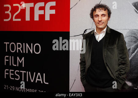 Turin, Italie. 21 Nov, 2014. Valerio acteur Aprea pose sur le tapis rouge à l'ouverture de la 32e Festival du Film de Turin. Crédit : Elena Aquila/Pacific Press/Alamy Live News Banque D'Images