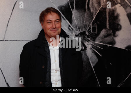 Turin, Italie. 21 Nov, 2014. Corrado Guzzanti, acteur dans 'Ogni Maledetto Natale', pose sur le tapis rouge à l'ouverture de la 32e Festival du Film de Turin. Crédit : Elena Aquila/Pacific Press/Alamy Live News Banque D'Images