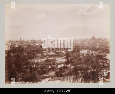 Une vue plongeante de Mexico, mettant en valeur le paysage urbain avec divers bâtiments, parcs et gazebos. Cette perspective aérienne offre un large aperçu de la structure et du design de la ville. Banque D'Images