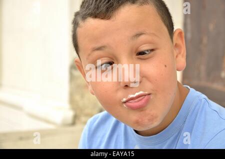 La consommation de crème glacée. Banque D'Images