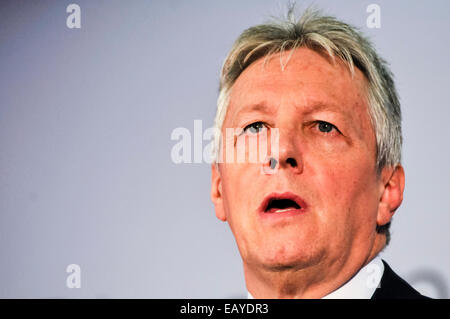 Belfast, Irlande du Nord. 22 novembre 2014 - Premier Ministre Peter Robinson MLA livre le discours du chef du parti lors de la Conférence 2014 DUP Crédit : Stephen Barnes/Alamy Live News Banque D'Images