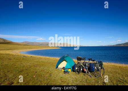 Camping à ake Terkhiin Tsagaan, Mongolie Banque D'Images