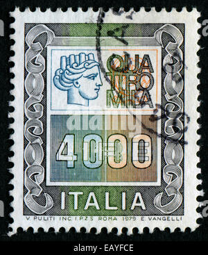Italie - circa 1979 : timbre imprimé en Italie à partir de l 'Italie à tourelles (Syracuse)" montrant la figure d'une ancienne pièce de Banque D'Images