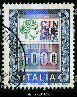 Italie - circa 1978 : timbre imprimé en Italie à partir de l 'Italie à tourelles (Syracuse)" montrant la figure d'une ancienne pièce Banque D'Images