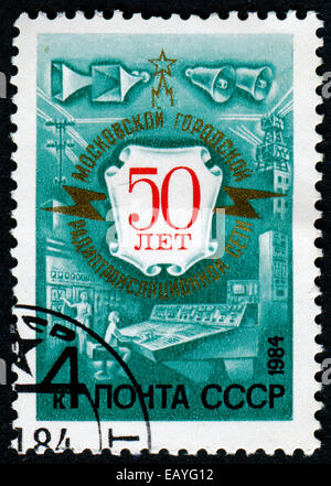 Urss - circa 1984 : timbres-poste imprimés dans l'URSS, dédié à la 50 e anniversaire de la ville de Moscou Net Radio Banque D'Images