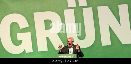 Hambourg, Allemagne. 22 Nov, 2014. Prermier du Bade-wurtemberg de l'Alliance 90/Les Verts Winfried Kretschmann parle au cours de l'Alliance 90/Les Verts parti fédéral conférence à Hambourg, Allemagne, 22 novembre 2014. La conférence de trois jours se concentre sur l'objectif du parti d'implication dans la région et du gouvernement - à partir de 2017 - au gouvernement fédéral. Photo : Christian Charisius/dpa/Alamy Live News Crédit : afp photo alliance/Alamy Live News Banque D'Images