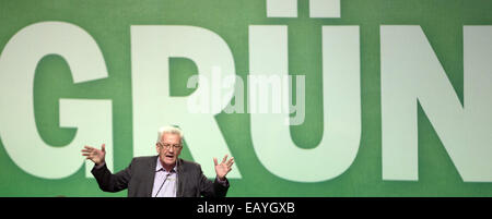 Hambourg, Allemagne. 22 Nov, 2014. Prermier du Bade-wurtemberg de l'Alliance 90/Les Verts Winfried Kretschmann parle au cours de l'Alliance 90/Les Verts parti fédéral conférence à Hambourg, Allemagne, 22 novembre 2014. La conférence de trois jours se concentre sur l'objectif du parti d'implication dans la région et du gouvernement - à partir de 2017 - au gouvernement fédéral. Photo : Christian Charisius/dpa/Alamy Live News Crédit : afp photo alliance/Alamy Live News Banque D'Images