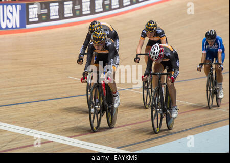 Manchester, UK. 22 Nov, 2014. Série révolution à vélo. 47 Révolution - Série 12 - Manchester session de l'après-midi Crédit : Guy Swarbrick/trackcycling.net/Alamy Live News Banque D'Images