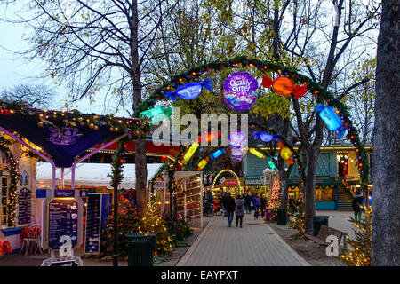 Marché de Noël en centre-ville, des jardins de Tivoli, Copenhague, Danemark, Europe Banque D'Images