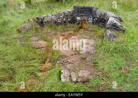 Le rouge et un printemps Chalybeate ( ), Nr Callander, Trossachs, Stirlingshire, Scotland, UK Banque D'Images