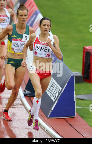 Jo PAVEY de l'Angleterre dans l'athlétisme de la Womens 5000 mètres finale à Hampden Park, dans les jeux du Commonwealth de 2014, Glasgow Banque D'Images