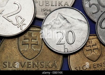 Coins de la Slovaquie. Krivan pic dans les Hautes Tatras slovaques représenté sur la pièce de 20 la grêle. Banque D'Images