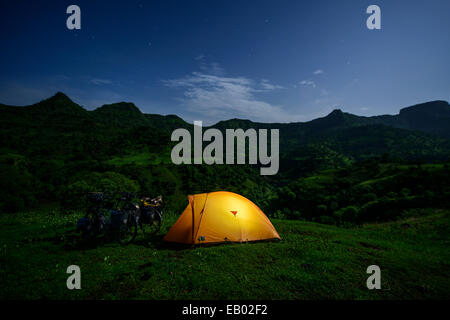 Camping dans les hautes terres du nord de l'Ethiopie Banque D'Images