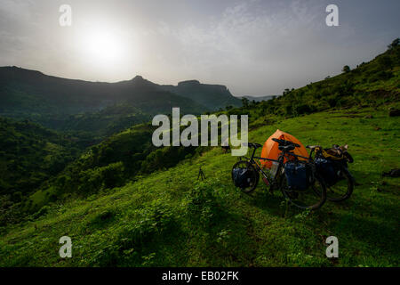 Camping dans les hautes terres du nord de l'Ethiopie Banque D'Images