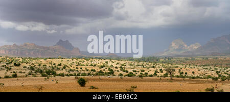 Une vue sur les terres arides du nord du Tigray, Éthiopie Banque D'Images