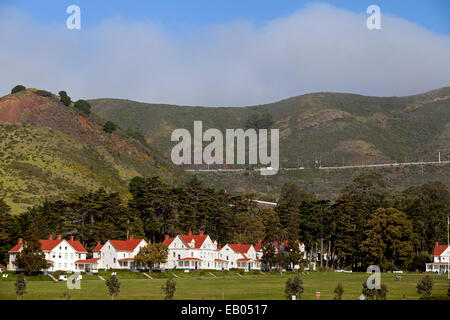 Quartier des officiers de Cavallo Point Lodge, Fort Baker waterfront, près de Golden Gate Bridge, le comté de Marin, en Californie, USA Banque D'Images