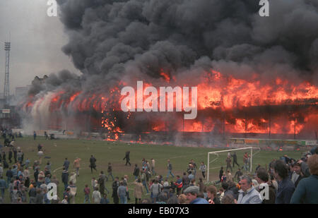 Bradford City Football Club Stadium de catastrophe le 11 mai 1985. Le 30e anniversaire sera le 11 mai 2015 Banque D'Images