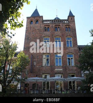 Manoir Médiéval "tadskasteel Oudaen' à l'Oudegracht canal dans la vieille ville d'Utrecht, Pays-Bas Banque D'Images