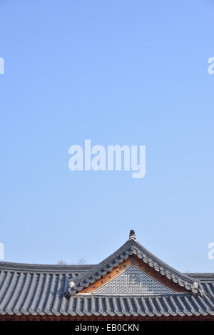 Toits du Palais Gyeongbok avec ciel clair à Séoul, Corée Banque D'Images