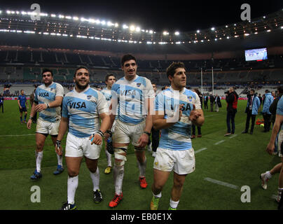 Paris, France. 23 novembre, 2014. Stade de France à Paris. Série d'automne International rugby série. La France contre l'Argentine. Les joueurs de l'Argentine la fête au coup de sifflet final pour leur victoire à France 13 v 18 Argentine : Crédit Plus Sport Action Images/Alamy Live News Banque D'Images