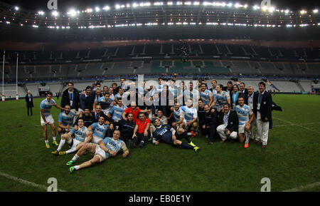 Paris, France. 23 novembre, 2014. Stade de France à Paris. Série d'automne International rugby série. La France contre l'Argentine. Les joueurs de l'Argentine la fête au coup de sifflet final pour leur victoire à France 13 v 18 Argentine : Crédit Plus Sport Action Images/Alamy Live News Banque D'Images