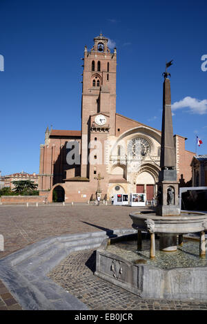 Cathédrale Saint Etienne & Place Etienne TOULOUSE Haute-Garonne France. La Cathédrale est un mélange d'architecture romane et gothique. Banque D'Images