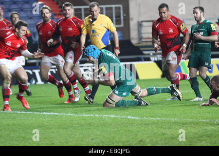 Oxford, UK. 23 Nov, 2014. Aviva Premiership. London Welsh contre les Leicester Tigers. Graham Kitchener marque un essai pour Leicester Tigers : Action Crédit Plus Sport/Alamy Live News Banque D'Images