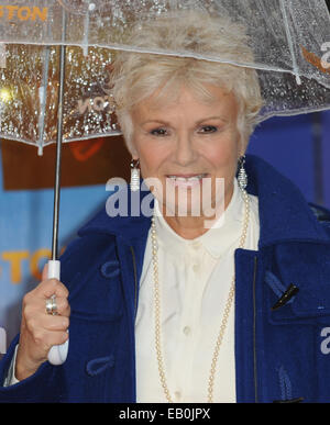 London, UK, UK. 23 Nov, 2014. Julie Walters assiste à la première mondiale de 'Paddington' à Odéon Leciester Square. Credit : Ferdaus Shamim/ZUMA/Alamy Fil Live News Banque D'Images