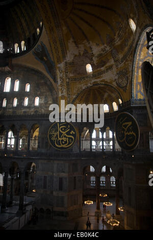 La célèbre église de Sainte-sophie (la Sainte Sagesse), Istanbul, Turquie, Moyen-Orient Banque D'Images