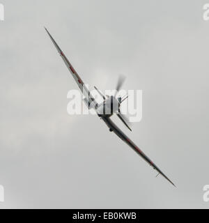 Biggleswade, UK - 29 juin 2014 : chasse Supermarine Spitfire Vintage britannique sur l'affichage à la Shuttleworth Collection air show. Banque D'Images