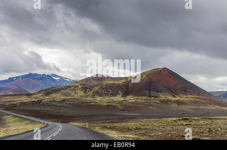 À l'ouest de l'Islande, péninsule du Sneffels, Mt Kirkjufell (463m) -Le haut sucre Banque D'Images