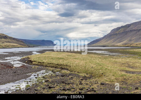 À l'ouest de l'Islande, Westfjords, Flókalundur, route et paysage sur la façon de Látrabjarg Banque D'Images