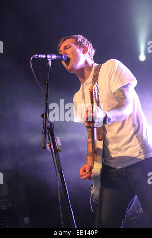 Birmingham, UK. 24 Nov, 2014. Groupe de rock américain The Gaslight Anthem en concert à Birmingham O2 Academy dans le cadre de leur tournée à l'appui de leur album de 2014 se blesser Crédit : Simon Newbury/Alamy Live News Banque D'Images