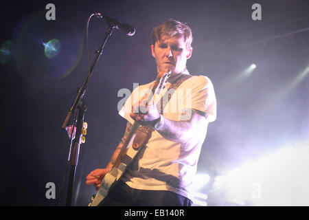 Birmingham, UK. 24 Nov, 2014. Groupe de rock américain The Gaslight Anthem en concert à Birmingham O2 Academy dans le cadre de leur tournée à l'appui de leur album de 2014 se blesser Crédit : Simon Newbury/Alamy Live News Banque D'Images