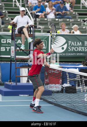 Tampa, FL, USA. 22 Nov, 2014. Delray Beach, FL : Gaven ROSSDALE couvrant le filet, tout à l'affiche à l'Chris Evert/Pro-Celebrity Raymond James Tennis Classic. © Andrew Patron/ZUMA/Alamy Fil Live News Banque D'Images