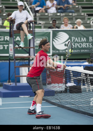 Tampa, FL, USA. 22 Nov, 2014. Delray Beach, FL : Gaven ROSSDALE couvrant le filet, tout à l'affiche à l'Chris Evert/Pro-Celebrity Raymond James Tennis Classic. © Andrew Patron/ZUMA/Alamy Fil Live News Banque D'Images