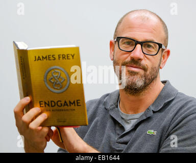 Hambourg, Allemagne. 22 Nov, 2014. Auteur James Frey présente son nouveau roman de science-fiction 'Endgame : l' appelant à Hambourg, Allemagne, 22 novembre 2014. Photo : Daniel Bockwoldt/dpa/Alamy Live News Banque D'Images